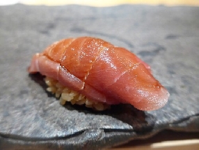 Halbfettiger Thunfisch (Chutoro)