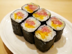 鱼腩腌萝卜卷 (Torotaku maki)