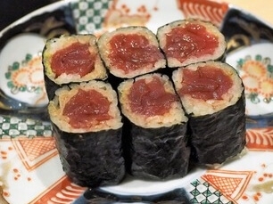 Rolinho de atum (Tekka maki)