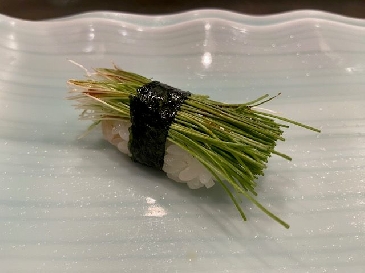 Young green onion shoots (Menegi)